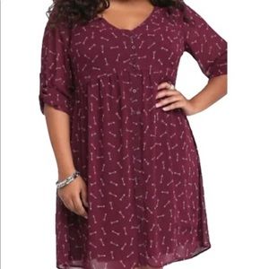 Torrid dress size 1 burgundy with white arrows chiffon